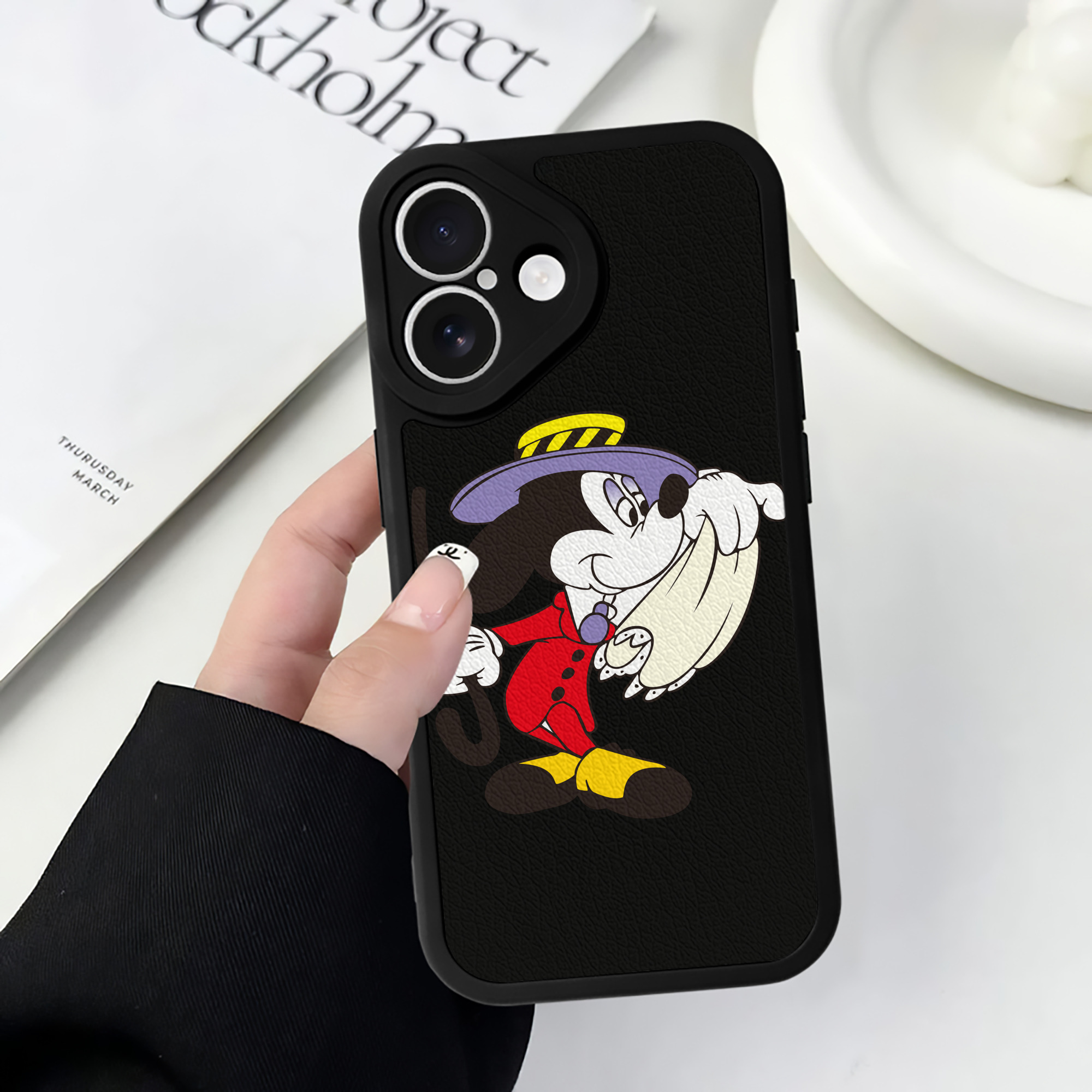 （画像用） ミッキーマウス Mickey Mouse 【iPhone 16シリーズ対応】シリコンスマホケース（レザー調） 材質：シリコン